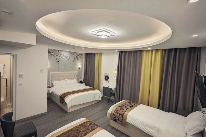 Room 12 of 37