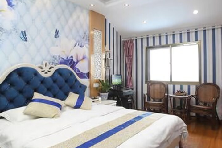 Room 4 of 7