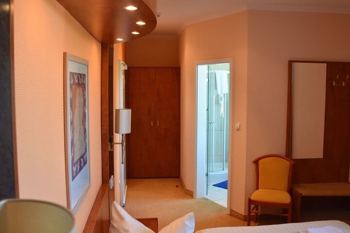 Room 19 of 49