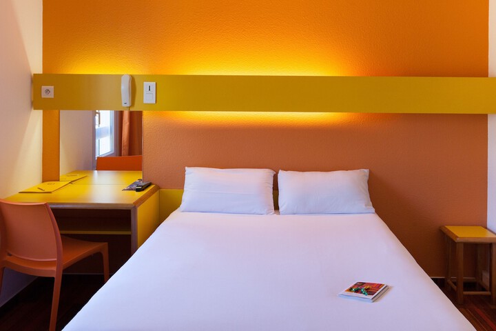 Room 8 of 49