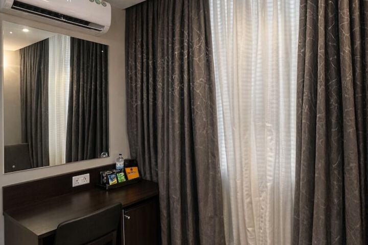 Room 15 of 33