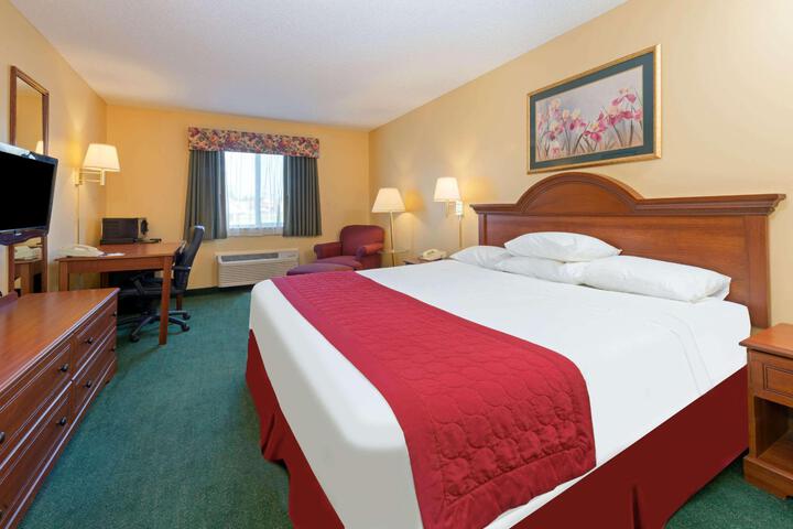1 King Bed Suite (4 of 15)