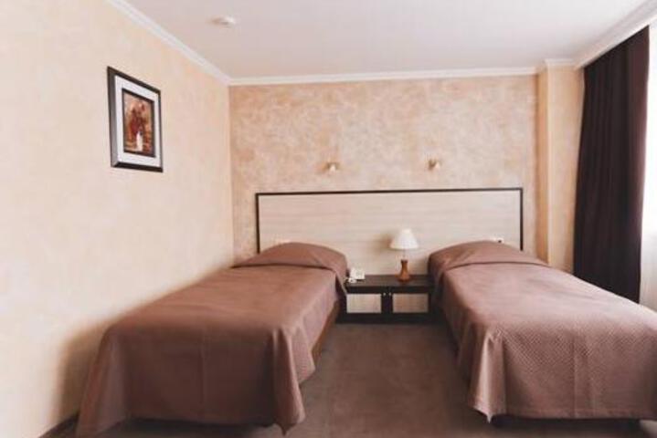 Room 4 of 10