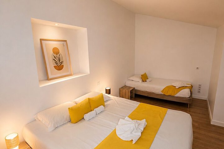 Room 10 of 28