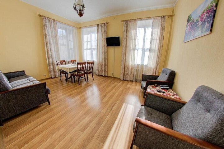 Room 206 of 272