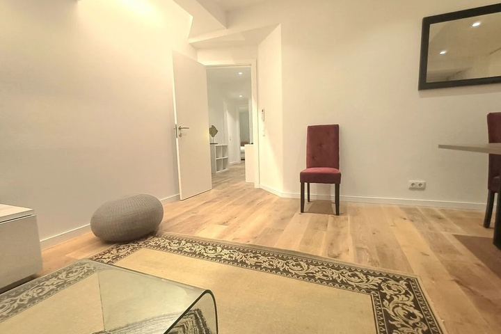 Room 8 of 10