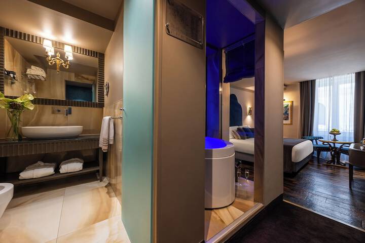 Room 44 of 161