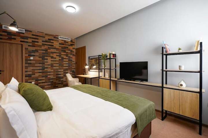 Room 5 of 15