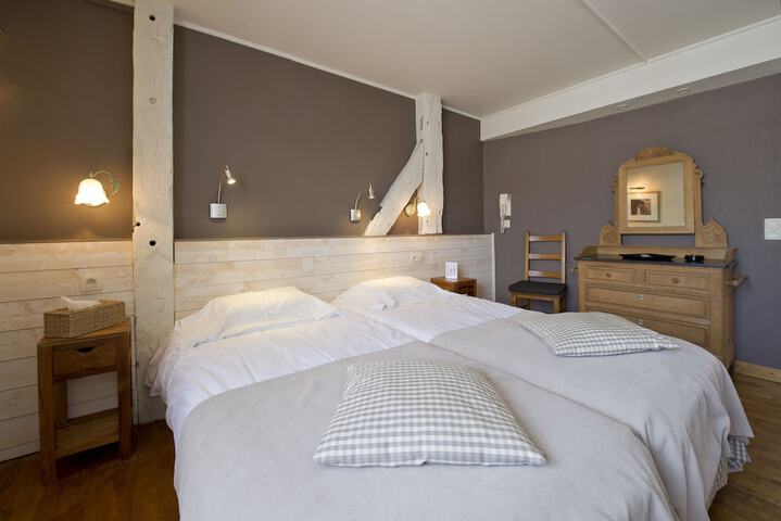 Room 10 of 31