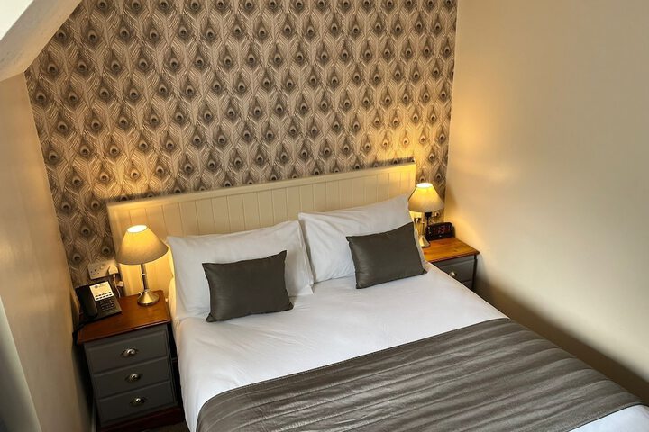 Room 5 of 84