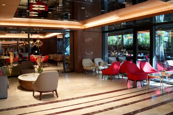 Hotel 5 of 104