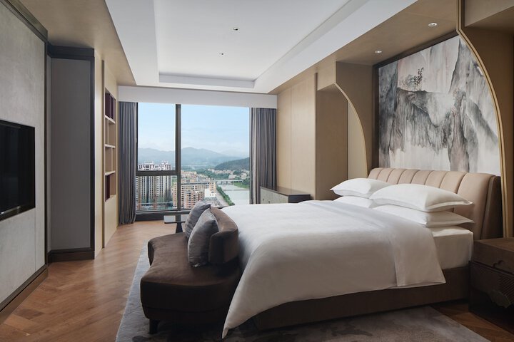 Room 18 of 73