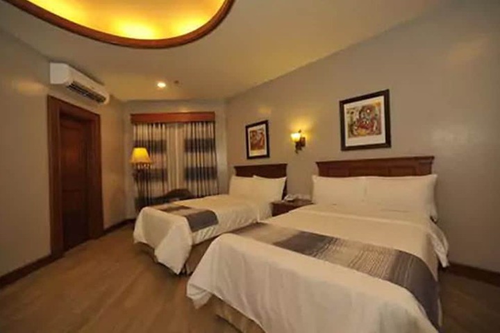 Room 52 of 90