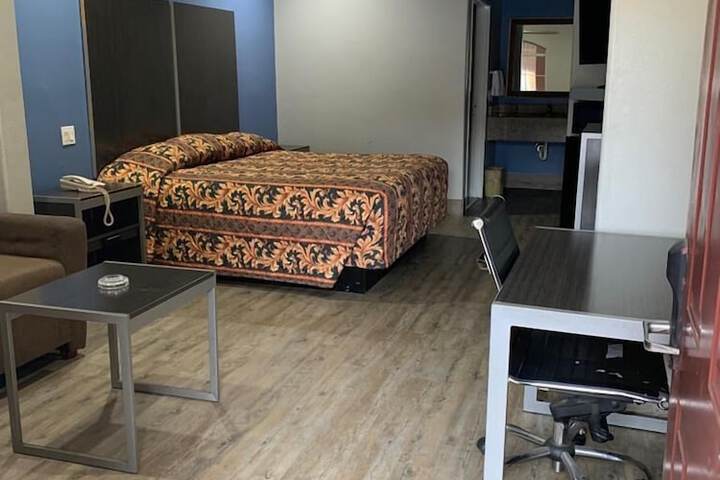 Room 12 of 17