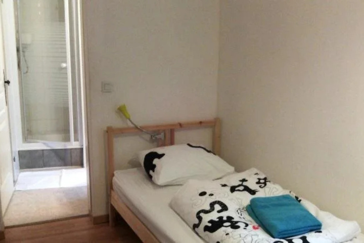 Room 3 of 16