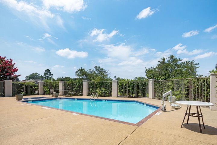 Pool 31 of 38