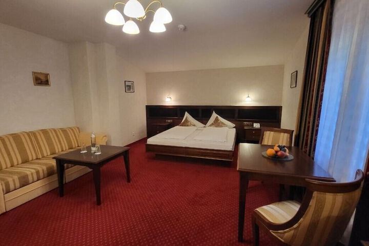 Room 10 of 119