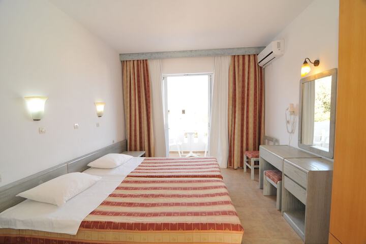 Room 10 of 46