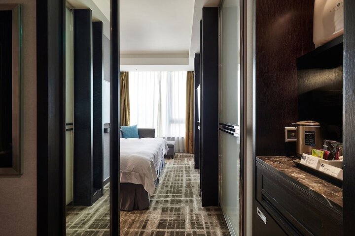 Room 16 of 28