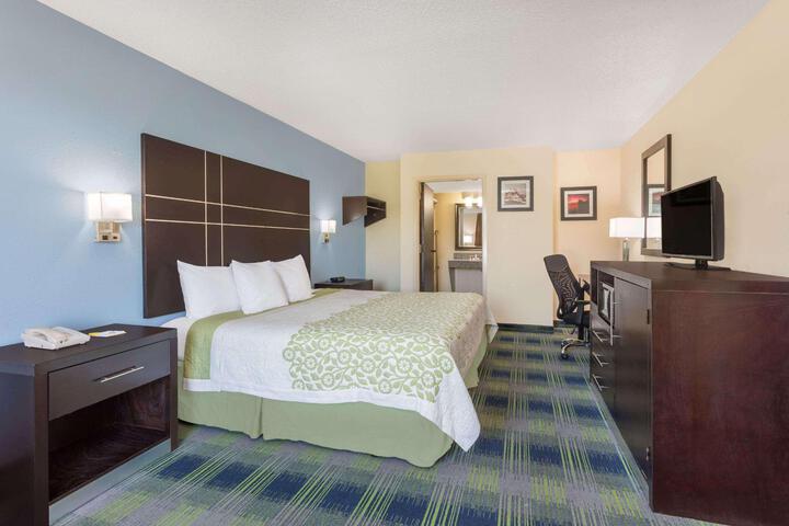 1 King Bed Accessible (8 of 10)