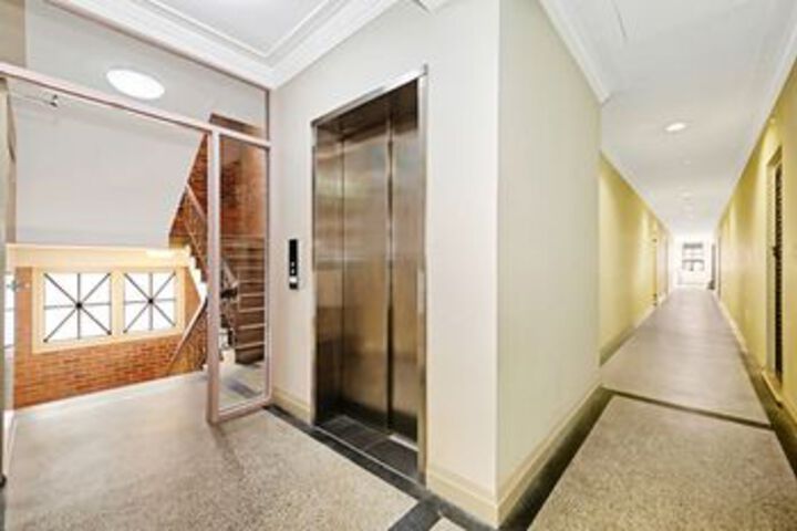 Ballroom/Hall 17 of 39