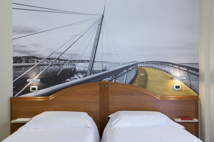 Room 5 of 54
