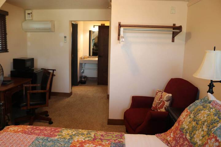 Room 27 of 70