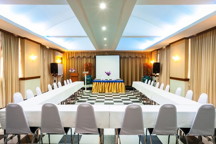 Ballroom/Hall 70 of 90