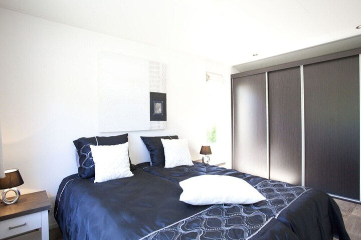 Room 5 of 40
