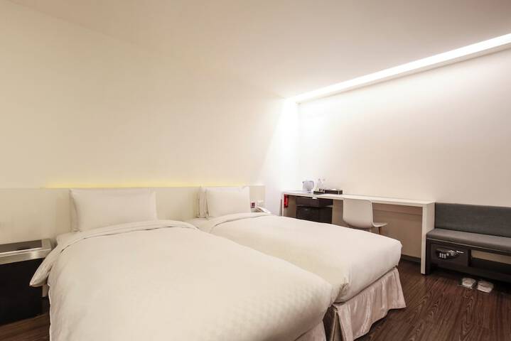 Room 37 of 51