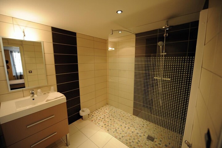 Room 17 of 29