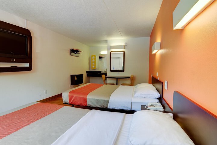 Standard Room, King or Two Doubles (3 of 6)