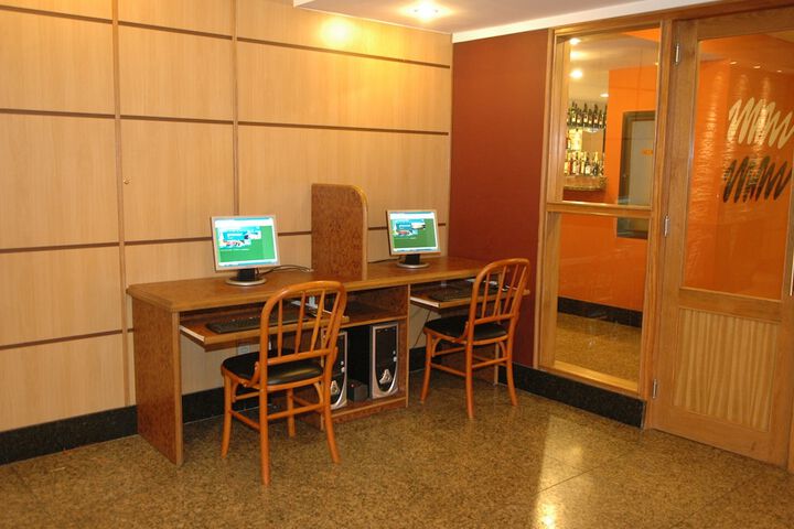 Business Center 43 of 47