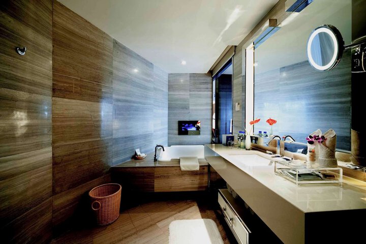 Room 5 of 92