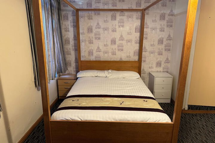 Room 28 of 156
