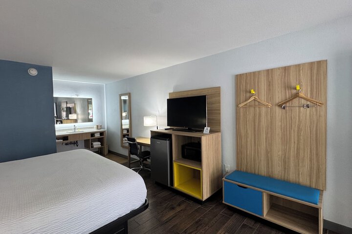 Room 9 of 20