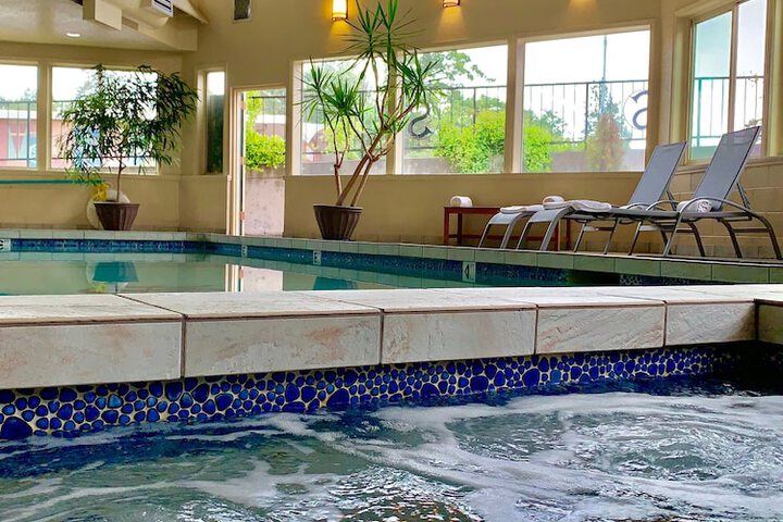 Indoor spa tub