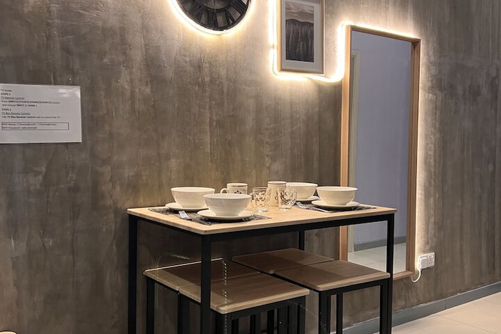 Room 10 of 30