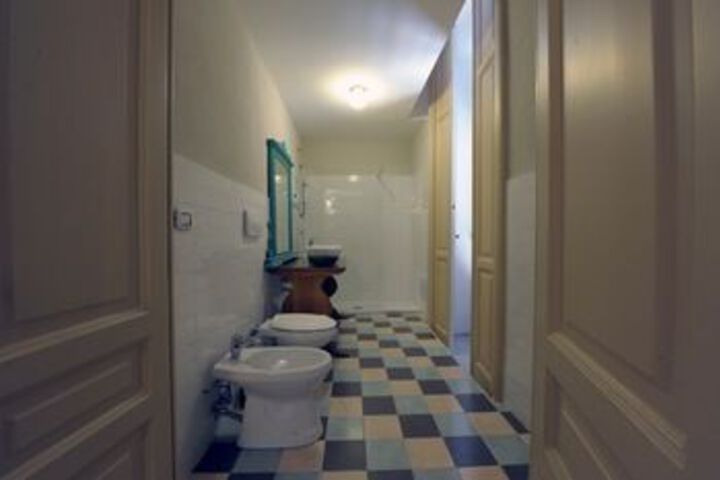 Room 4 of 31