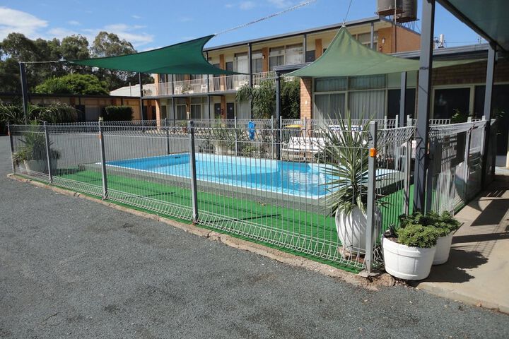 Pools & Facilities