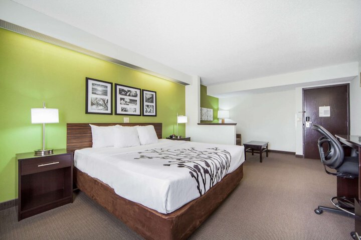 Room 16 of 37