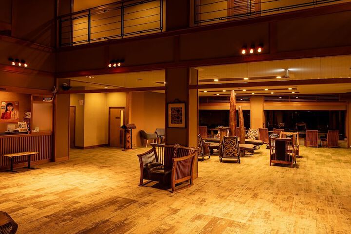 Entrance & Lobby