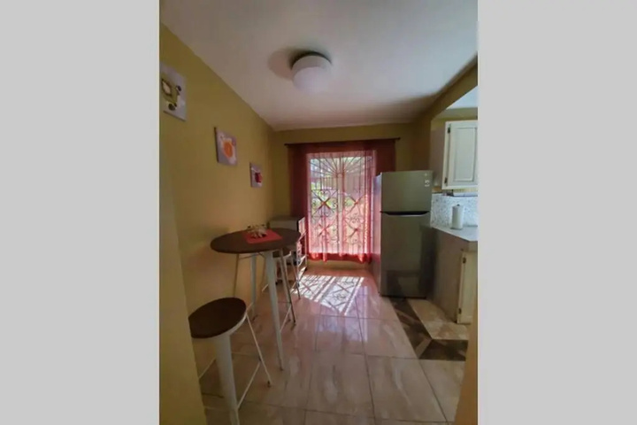 Room 4 of 9