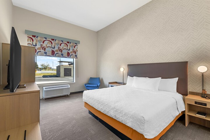 Room 4 of 40