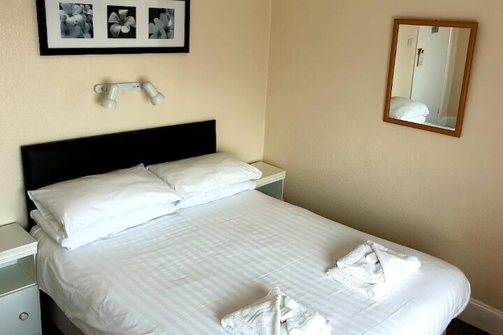 Room 27 of 61