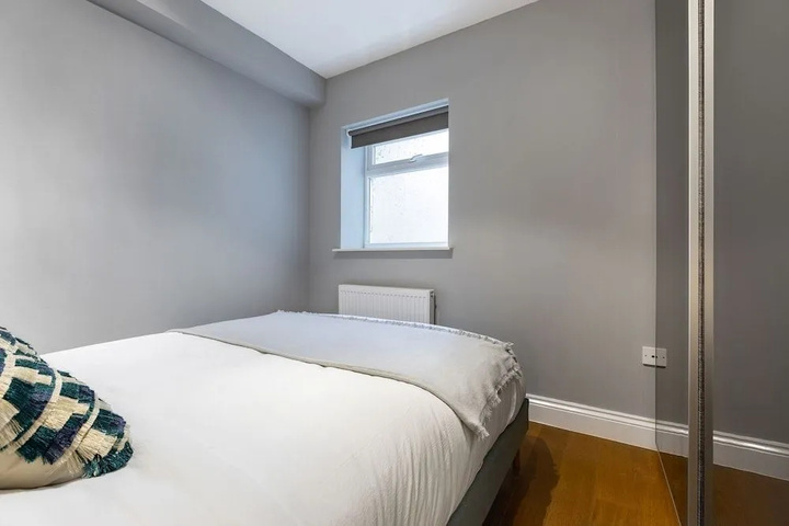 Room 2 of 2