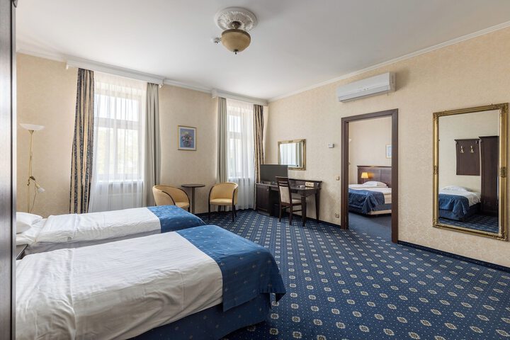 Room 27 of 48