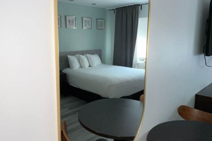 Superior Room 1 Queen Bed Kitchenette (4 of 26)