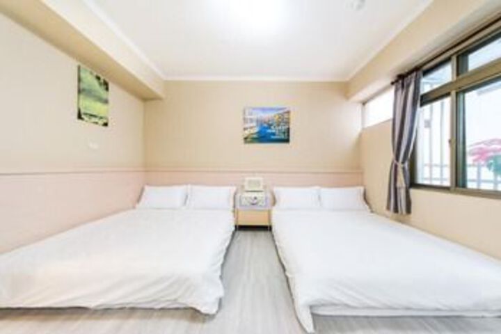 Room 6 of 13