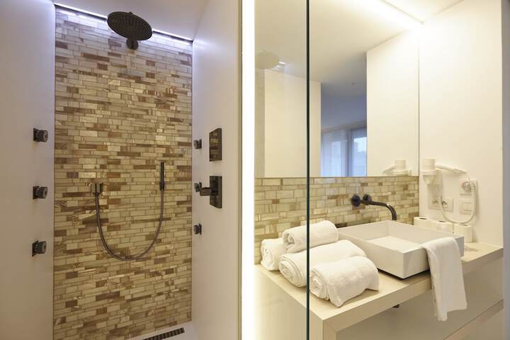 Room 45 of 62